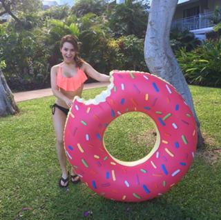 Rosanna Pansino feet photo thumbnail