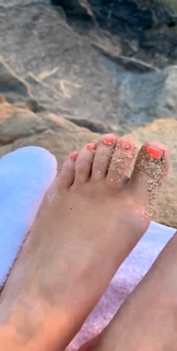 Rosanna Pansino feet photo thumbnail
