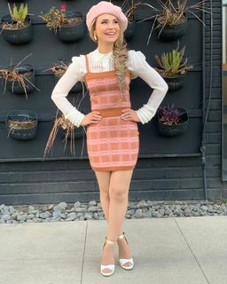 Rosanna Pansino feet photo thumbnail