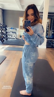 Rosanna Pansino feet photo thumbnail