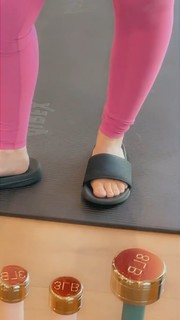 Rosanna Pansino feet photo thumbnail