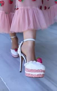 Rosanna Pansino feet photo thumbnail