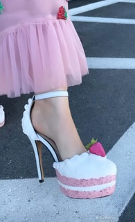 Rosanna Pansino feet photo thumbnail