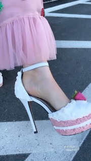 Rosanna Pansino feet photo thumbnail