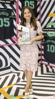 Rosanna Pansino feet photo thumbnail