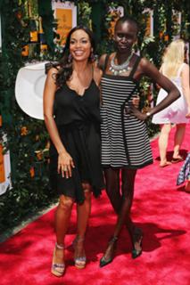 Rosario Dawson feet photo thumbnail