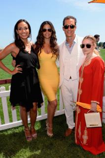 Rosario Dawson feet photo thumbnail