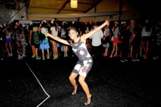 Rosario Dawson feet photo thumbnail