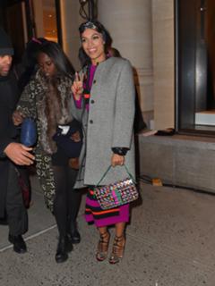 Rosario Dawson feet photo thumbnail