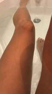 Rosario Dawson feet photo thumbnail