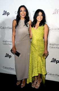 Rosario Dawson feet photo thumbnail