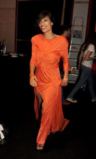 Rosario Dawson feet photo thumbnail