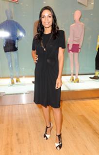 Rosario Dawson feet photo thumbnail