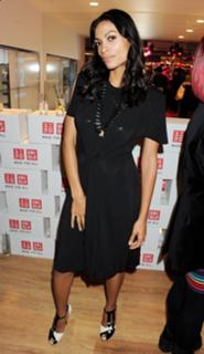 Rosario Dawson feet photo thumbnail
