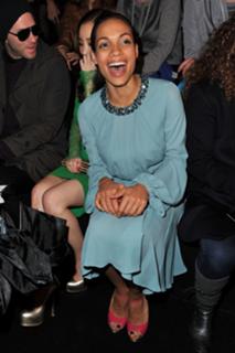 Rosario Dawson feet photo thumbnail
