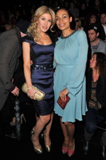 Rosario Dawson feet photo thumbnail