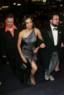 Rosario Dawson feet photo thumbnail