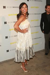Rosario Dawson feet photo thumbnail