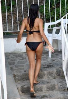 Rosario Dawson feet photo thumbnail