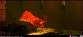 Rosario Dawson feet photo thumbnail