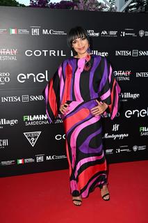 Rosario Dawson feet photo thumbnail