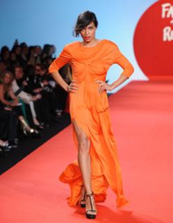 Rosario Dawson feet photo thumbnail