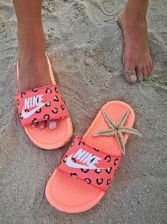 Rose Bertram feet photo thumbnail