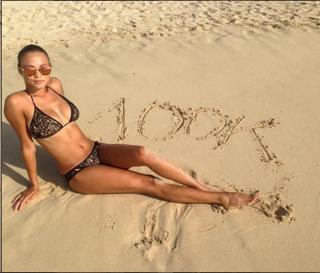 Rose Bertram feet photo thumbnail