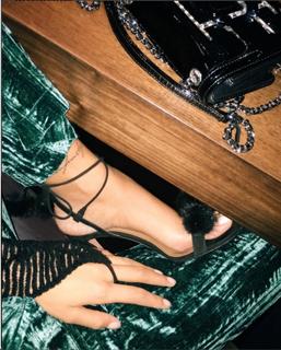 Rose Bertram feet photo thumbnail