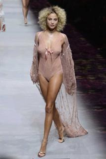 Rose Bertram feet photo thumbnail