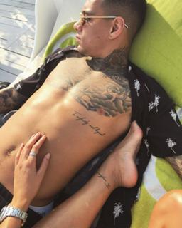 Rose Bertram feet photo thumbnail