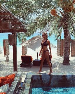 Rose Bertram feet photo thumbnail