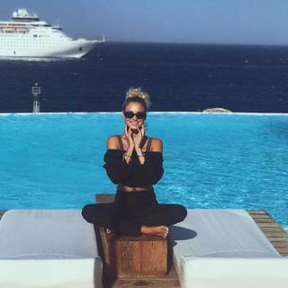 Rose Bertram feet photo thumbnail