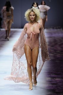 Rose Bertram feet photo thumbnail