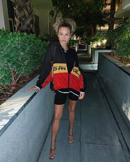 Rose Bertram feet photo thumbnail