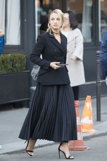 Rose Bertram feet photo thumbnail