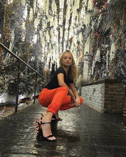 Rose Bertram feet photo thumbnail