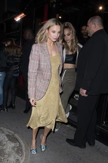 Rose Bertram feet photo thumbnail