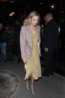 Rose Bertram feet photo thumbnail