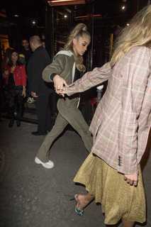 Rose Bertram feet photo thumbnail