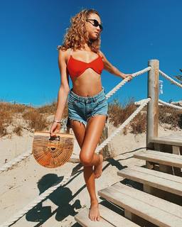 Rose Bertram feet photo thumbnail