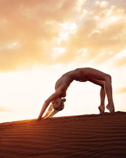 Rose Bertram feet photo thumbnail