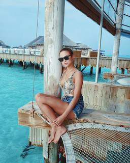 Rose Bertram feet photo thumbnail