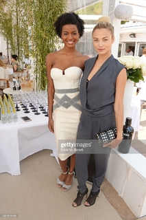 Rose Bertram feet photo thumbnail