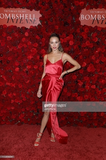 Rose Bertram feet photo thumbnail