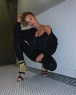 Rose Bertram feet photo thumbnail