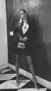 Rose Bertram feet photo thumbnail