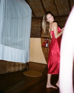 Rose Bertram feet photo thumbnail