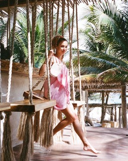 Rose Bertram feet photo thumbnail