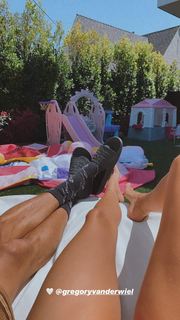Rose Bertram feet photo thumbnail